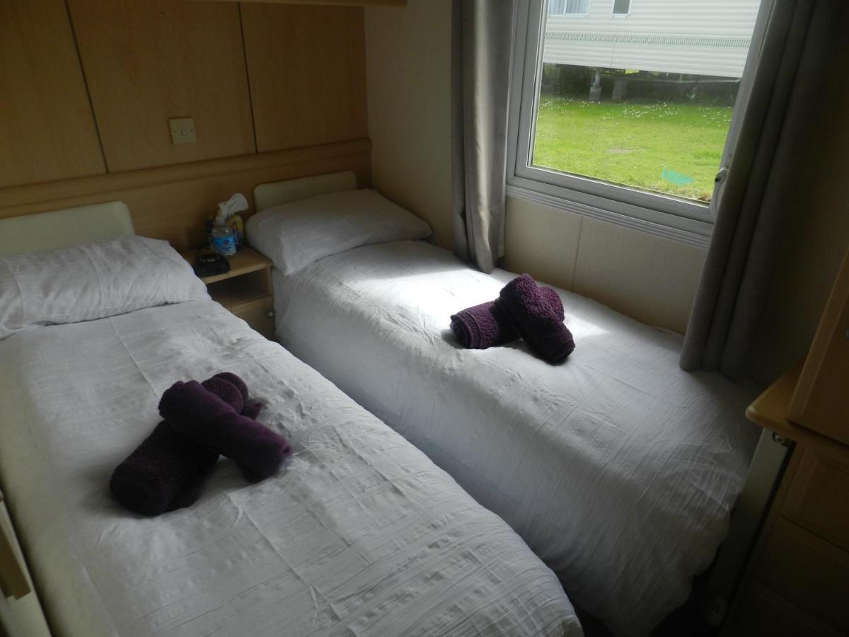 Cwtch Caravans Little Haven Eksteriør billede